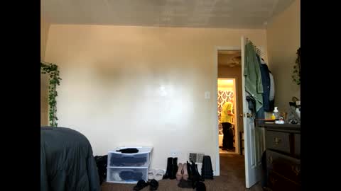 Snapshot of 000cloud9000 chatting on 04-10-26, 05:06 Cloud9 online show from 04-10-26, 05:06