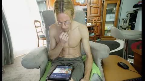 Snapshot of 00jeff31 chatting on 06-21-26, 06:38 jeff online show from 06-21-26, 06:38
