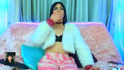 Snapshot of 01klhoe01 chatting on 07-18-26, 01:43 Klhoe Carter 3 online show from 07-18-26, 01:43