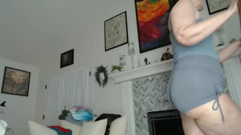 Aurora Willows online show from 11-24-25, 12:38