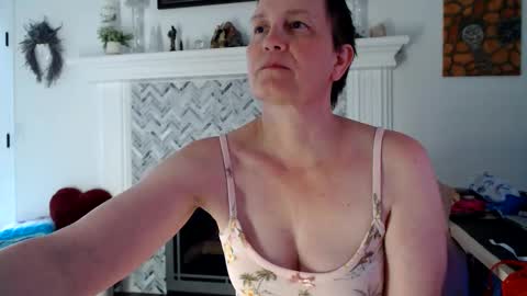 Snapshot of 11willowandjohn11 chatting on 05-27-26, 12:18 Aurora Willows online show from 05-27-26, 12:18