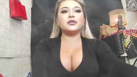 Snapshot of 12inchsexyanacodats chatting on 12-03-25, 01:24 sexy kia online show from 12-03-25, 01:24