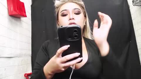 Snapshot of 12inchsexyanacodats chatting on 12-22-25, 07:27 sexy kia online show from 12-22-25, 07:27