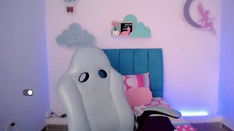 Snapshot of 18_alina chatting on 12-05-24, 02:31 Alina online show from 12-05-24, 02:31