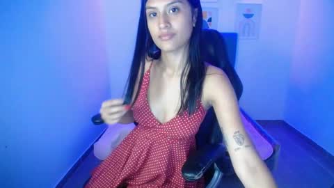 Snapshot of 18_alina chatting on 01-11-25, 03:44 Alina online show from 01-11-25, 03:44