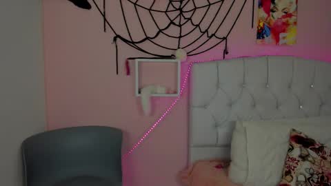 Snapshot of 18candy chatting on 10-24-25, 10:39 18candy online show from 10-24-25, 10:39