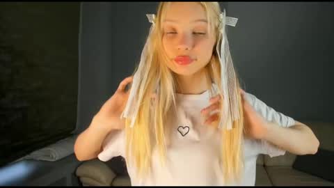 Kira online show from 11-28-25, 04:48