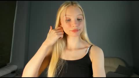 Kira online show from 12-04-25, 04:55