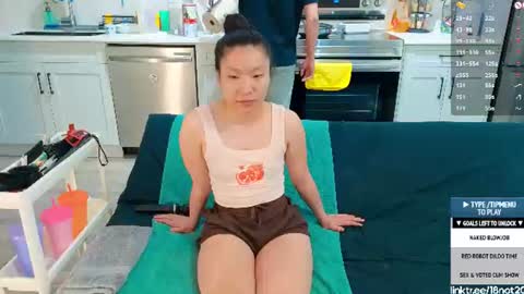 Snapshot of 18not20 chatting on 06-16-26, 01:30 Tong Ralph online show from 06-16-26, 01:30