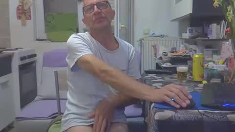 Snapshot of 1973man chatting on 05-31-26, 11:17 1973man online show from 05-31-26, 11:17