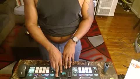 Mr. E the BBC online show from 02-06-25, 05:35