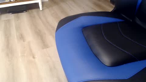 i erupt if you suck ur nipples 4 me and look at the camera while watching me online show from 01-16-26, 01:15