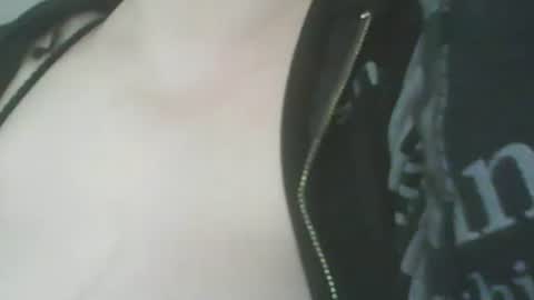 Snapshot of 1deluxepussy chatting on 02-01-26, 08:24 Deluxepussy online show from 02-01-26, 08:24