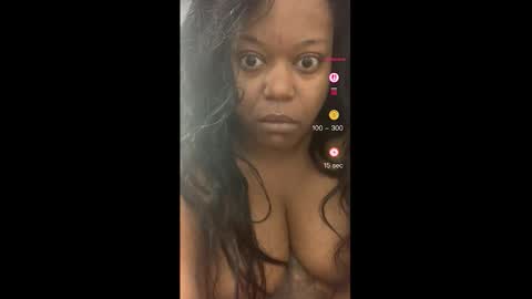 Snapshot of 1lookurhooked chatting on 02-01-26, 09:13 Lillycakes online show from 02-01-26, 09:13