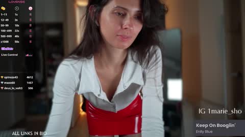 Snapshot of 1mari_01 chatting on 10-06-25, 06:16 Marie online show from 10-06-25, 06:16