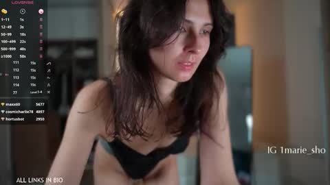 Snapshot of 1mari_01 chatting on 10-29-25, 11:06 Marie online show from 10-29-25, 11:06