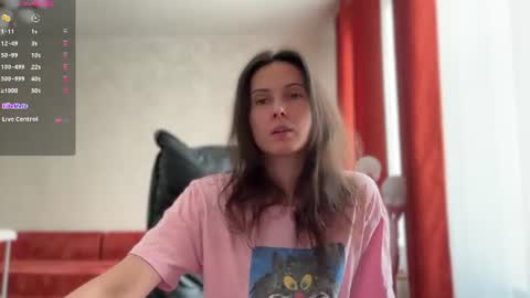 Snapshot of 1mari_01 chatting on 06-25-26, 10:31 Marie online show from 06-25-26, 10:31