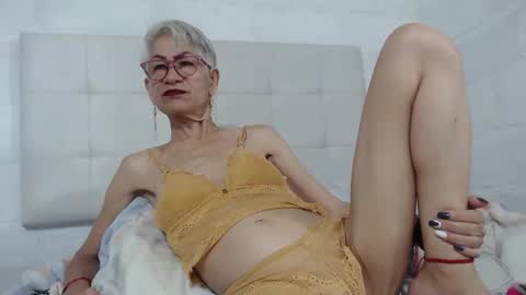 Snapshot of 1miss_monserrate chatting on 03-06-25, 04:07 Miss Monserrate online show from 03-06-25, 04:07