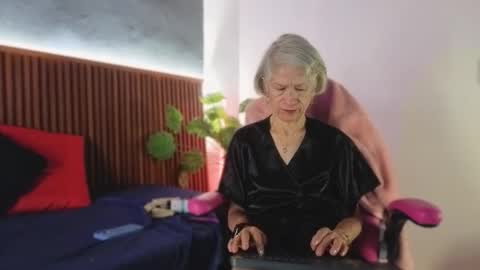 Snapshot of 1miss_monserrate chatting on 02-07-26, 01:04 Miss Monserrate online show from 02-07-26, 01:04