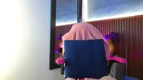 Snapshot of 1miss_monserrate chatting on 02-25-26, 01:10 Miss Monserrate online show from 02-25-26, 01:10