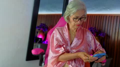 Miss Monserrate online show from 04-06-26, 01:12