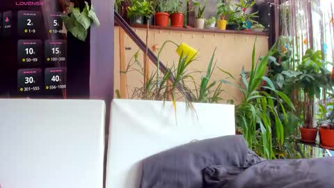 Moona  online show from 09-19-25, 12:17