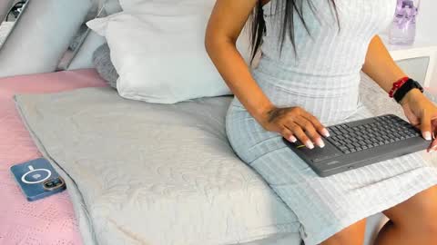 Snapshot of 1naughty_milf chatting on 12-14-24, 01:38 Luisa online show from 12-14-24, 01:38