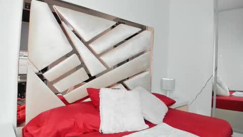 Snapshot of 1naughty_milf chatting on 02-09-25, 08:02 Luisa online show from 02-09-25, 08:02