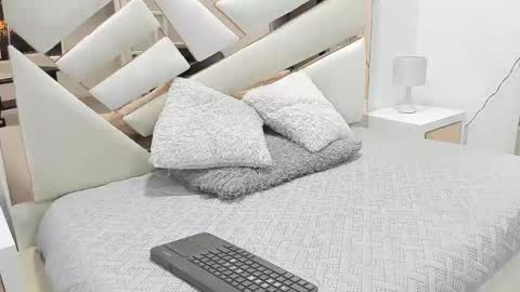 Snapshot of 1naughty_milf chatting on 02-18-25, 08:05 Luisa online show from 02-18-25, 08:05