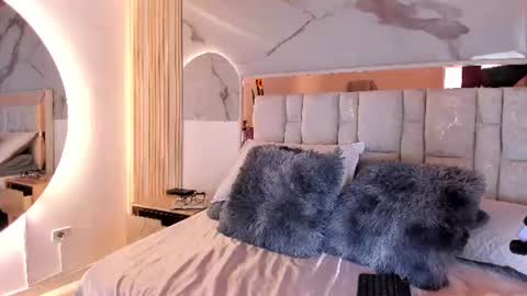 Snapshot of 1naughty_milf chatting on 06-13-26, 06:17 Luisa online show from 06-13-26, 06:17