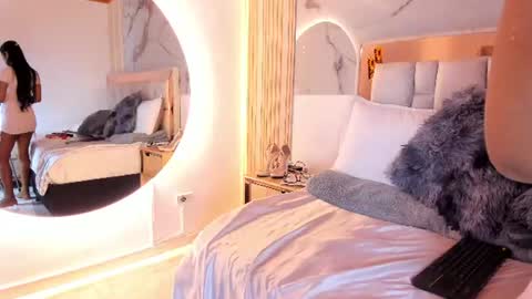 Snapshot of 1naughty_milf chatting on 06-14-26, 02:24 Luisa online show from 06-14-26, 02:24