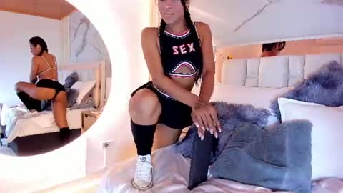 Snapshot of 1naughty_milf chatting on 06-14-26, 02:30 Luisa online show from 06-14-26, 02:30