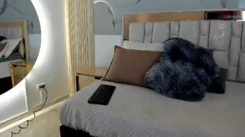 Snapshot of 1naughty_milf chatting on 06-16-26, 08:17 Luisa online show from 06-16-26, 08:17