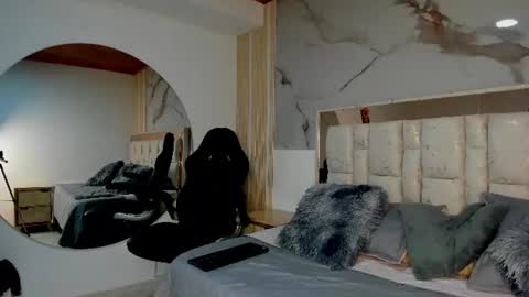 Snapshot of 1naughty_milf chatting on 07-21-26, 11:45 Luisa online show from 07-21-26, 11:45