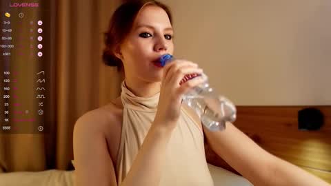 VICTORIA online show from 09-30-25, 04:17