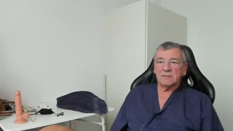 Snapshot of 200gentleman chatting on 01-05-25, 01:36 Henk online show from 01-05-25, 01:36