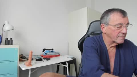 Snapshot of 200gentleman chatting on 01-09-25, 01:13 Henk online show from 01-09-25, 01:13