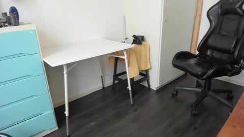 Snapshot of 200gentleman chatting on 02-20-25, 01:19 Henk online show from 02-20-25, 01:19