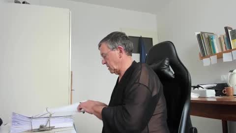 Snapshot of 200gentleman chatting on 02-27-25, 03:15 Henk online show from 02-27-25, 03:15