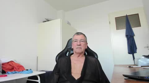 Snapshot of 200gentleman chatting on 03-05-25, 04:13 Henk online show from 03-05-25, 04:13