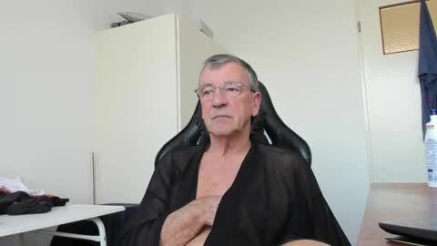 Snapshot of 200gentleman chatting on 03-06-25, 03:56 Henk online show from 03-06-25, 03:56