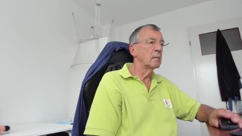 Snapshot of 200gentleman chatting on 09-16-25, 09:32 Henk online show from 09-16-25, 09:32