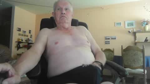 Snapshot of 29famila chatting on 08-05-26, 11:13 29famila online show from 08-05-26, 11:13
