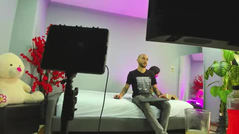 2_fire online show from 11-28-25, 07:49