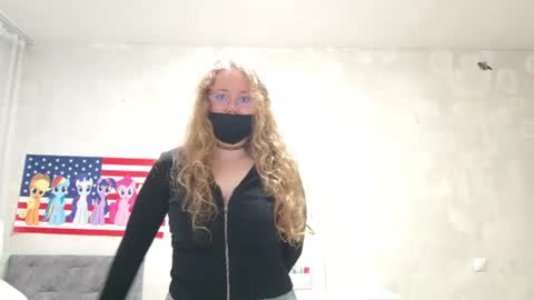 Anabel  Please thumbs up  online show from 07-31-26, 12:43