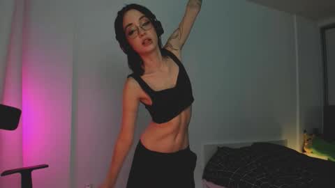 Snapshot of 2b_ chatting on 11-02-25, 03:42 Sasha weekend from 14 to 27 November online show from 11-02-25, 03:42