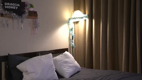 Elley  online show from 12-17-25, 06:41