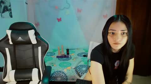 Snapshot of 2girls__dream chatting on 07-13-26, 07:22 samantha sharon online show from 07-13-26, 07:22