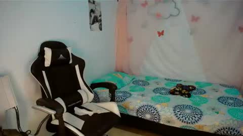 Snapshot of 2girls__dream chatting on 07-14-26, 06:51 samantha sharon online show from 07-14-26, 06:51
