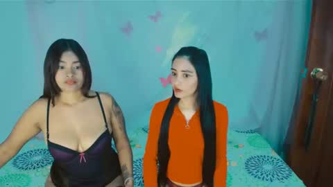 Snapshot of 2girls__dream chatting on 07-23-26, 03:43 samantha sharon online show from 07-23-26, 03:43
